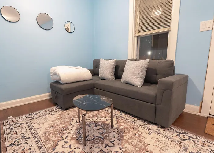 Cozy 1-bedroom House In Tranquil With Free Parking *